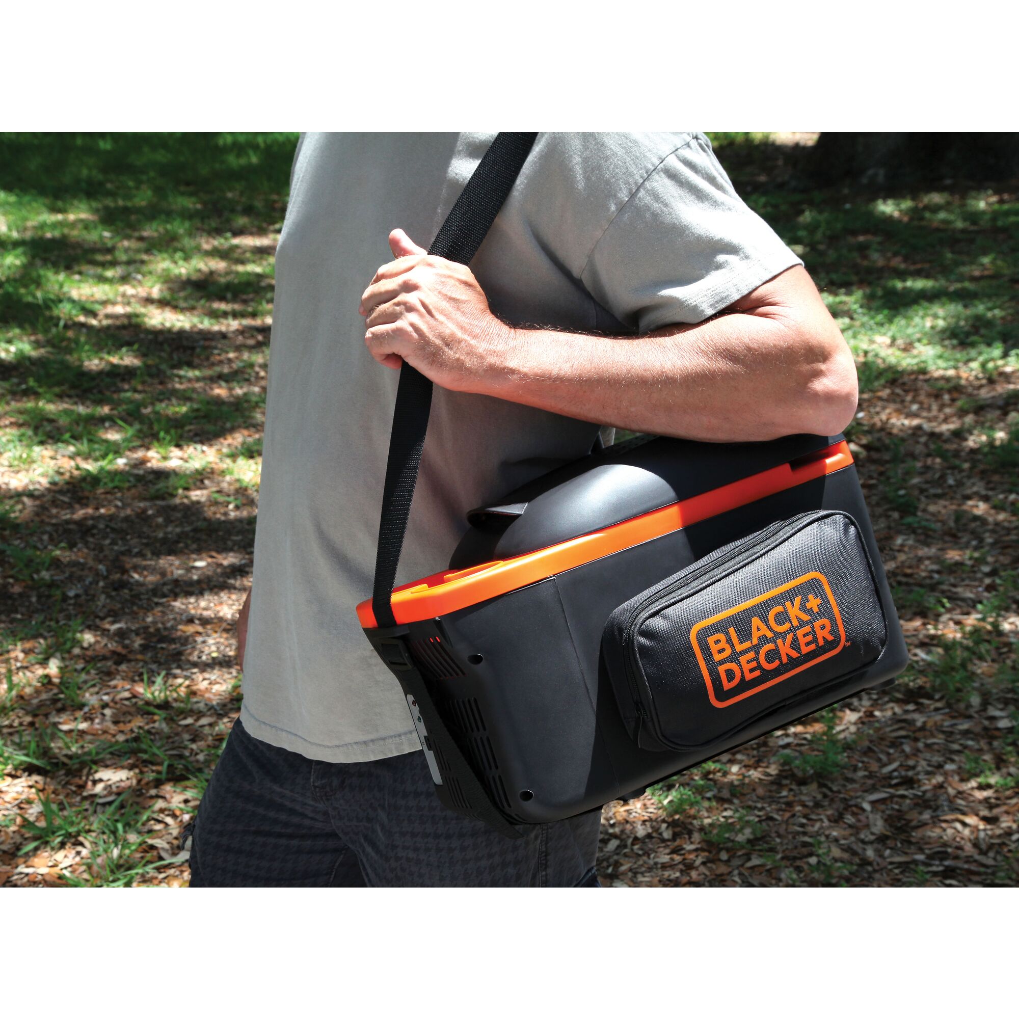 12V Mini Portable Refrigerator (8 Liters) | BLACK+DECKER