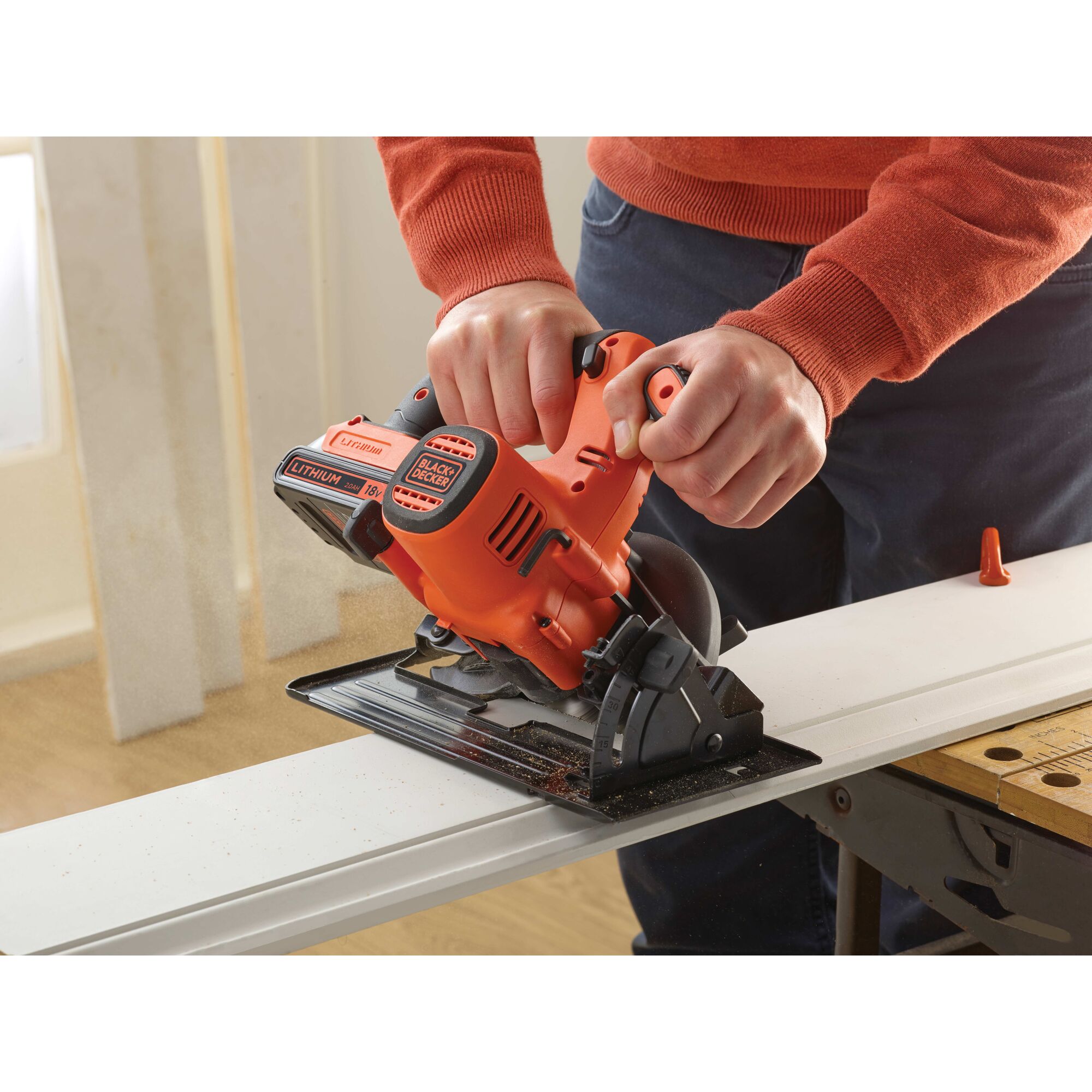 BLACK+DECKER 18V Lithium-ion 140mm Cordless Circular Saw with