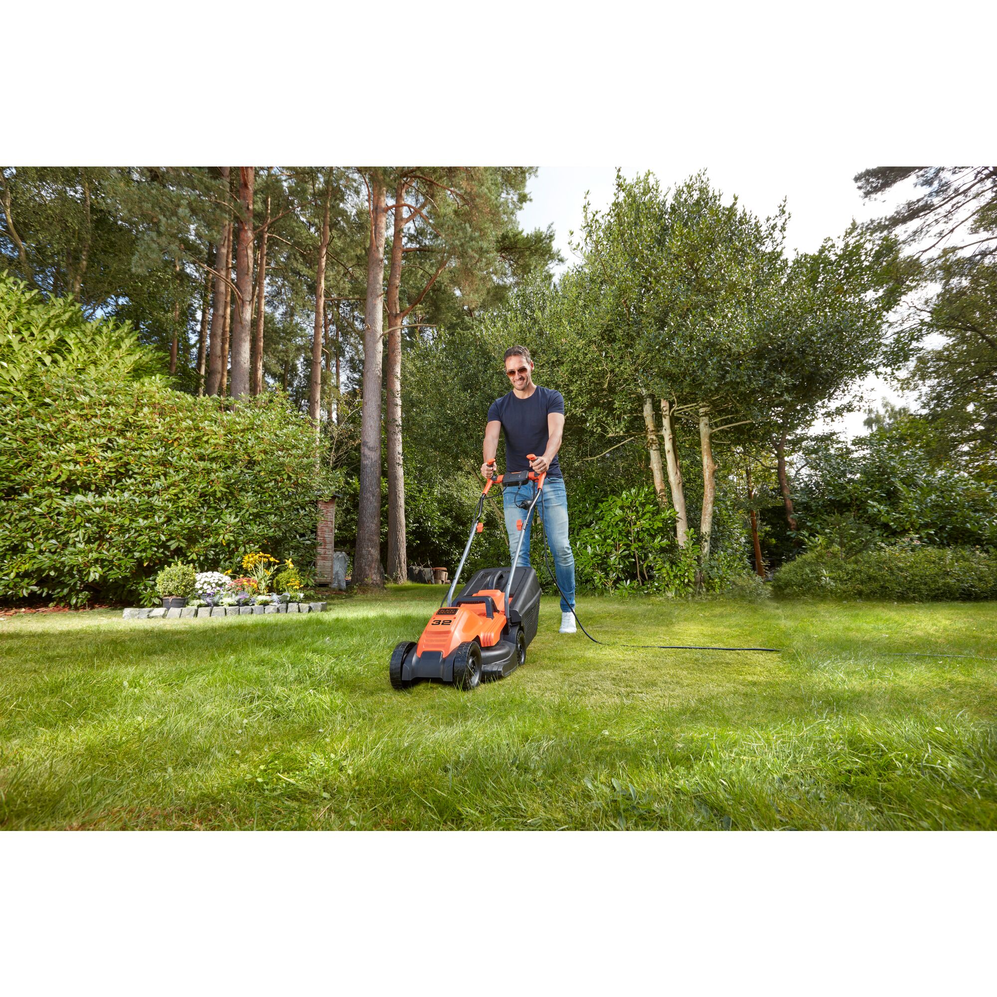 32cm 1200W Mower with Ergonomic Handle Design