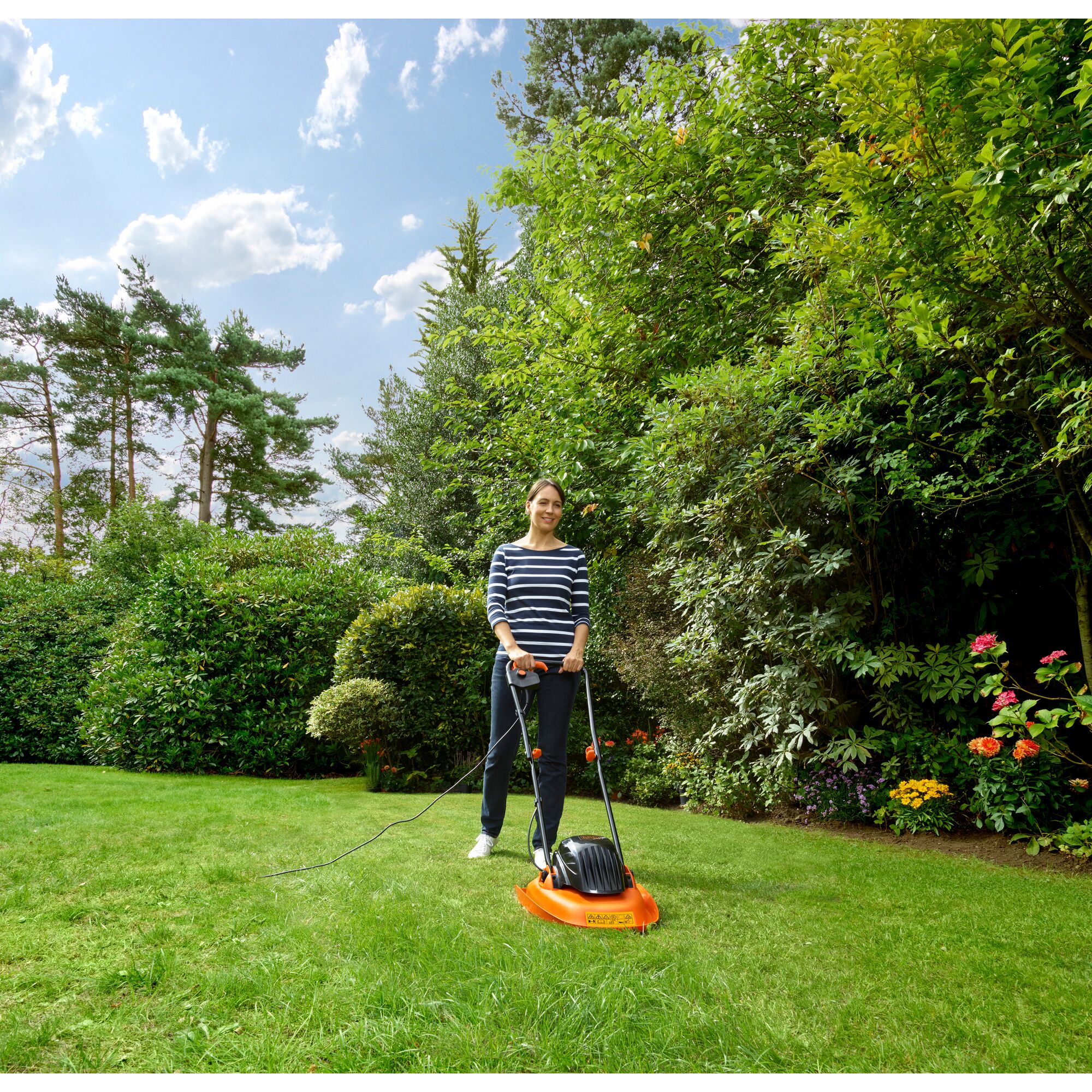 30cm 1200W Electric Hover Mower BLACK DECKER