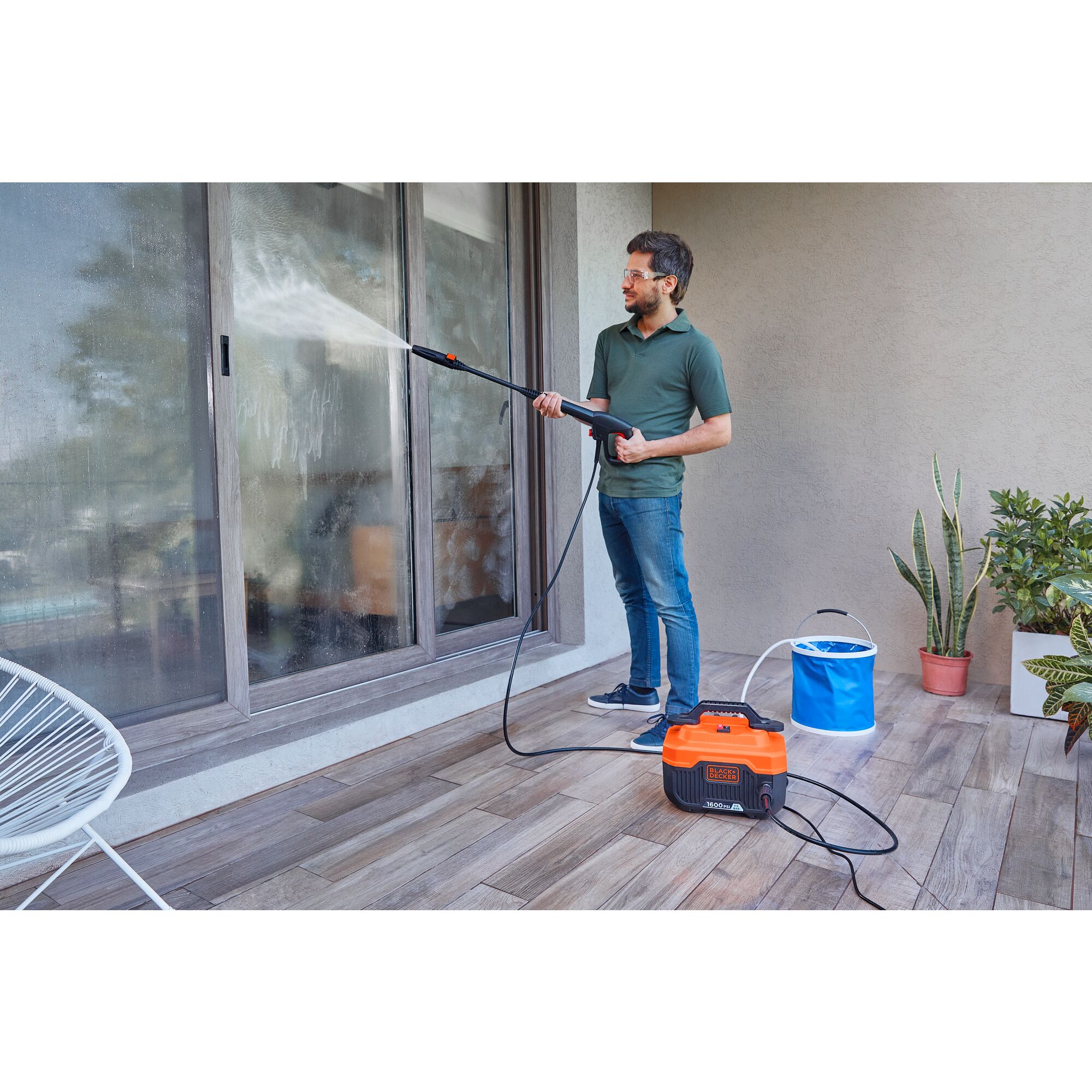1600 PSI 110 Bar Hor. Pressure Washer | BLACK+DECKER