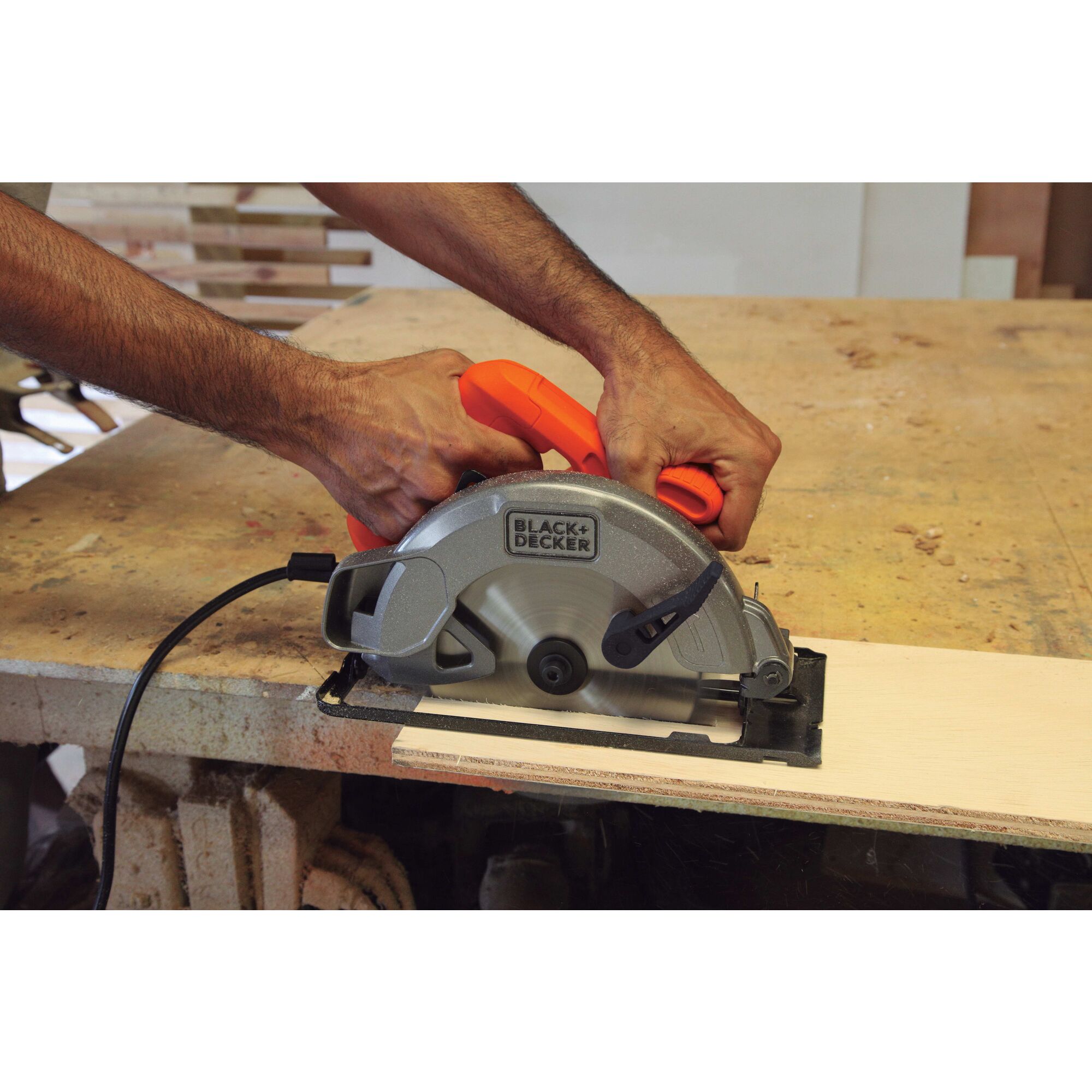 Black and decker best sale circular saw blade installation