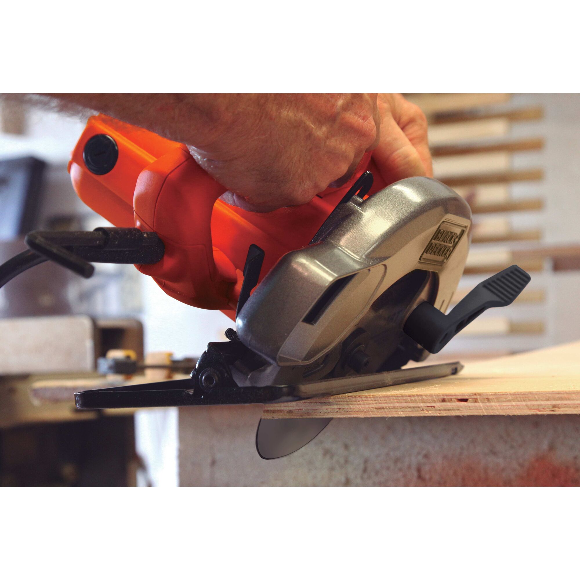 184mm 1400W Circular Saw with 36T blade BLACK DECKER