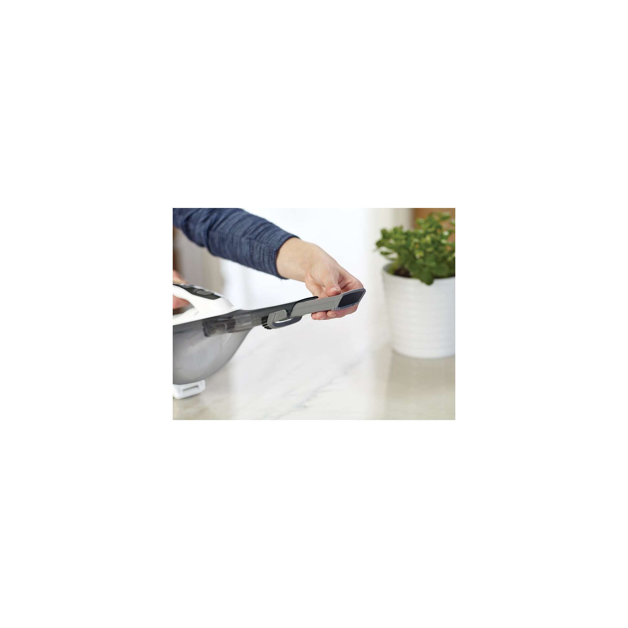 Cordless 10.8V Li-Ion Hand Vacuum