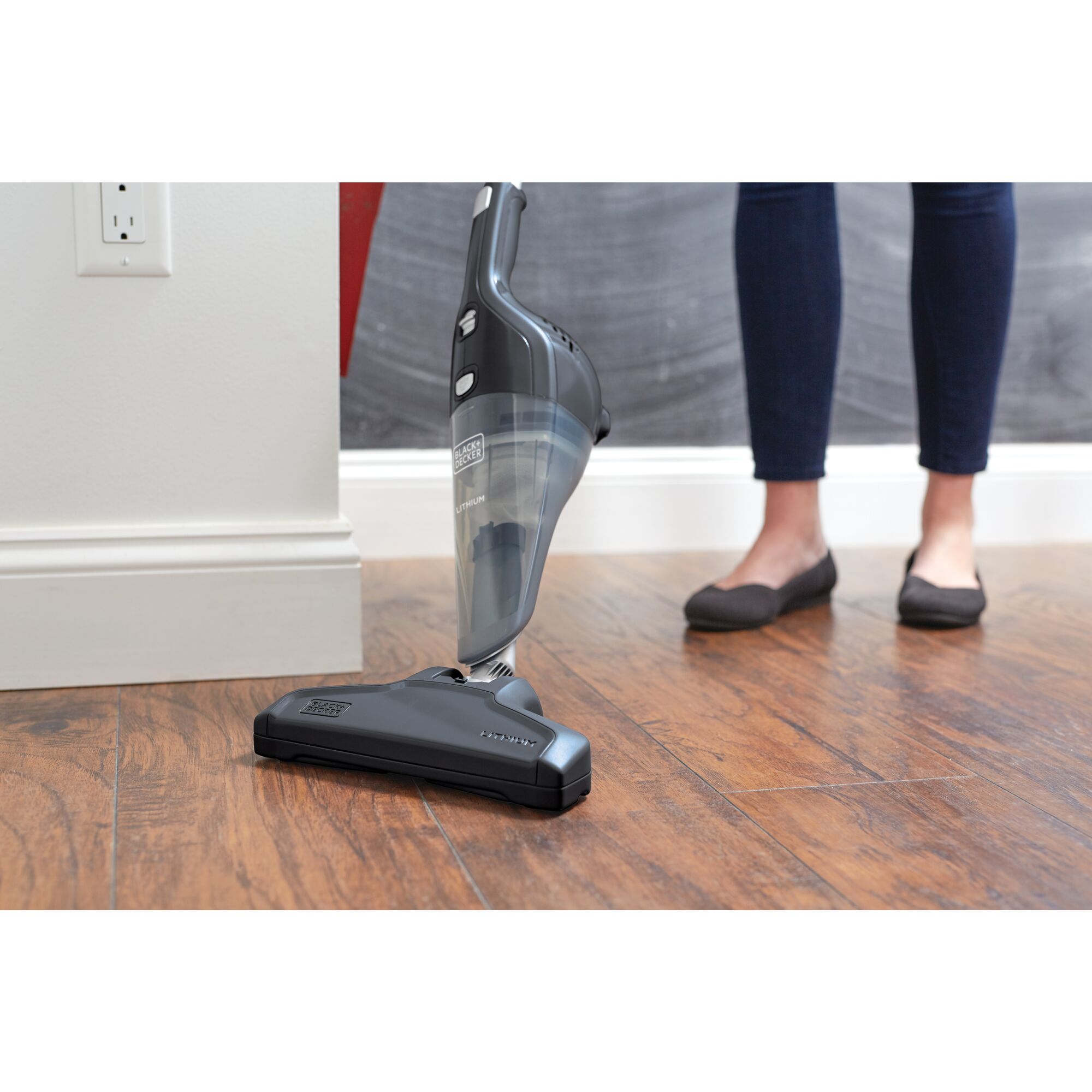 Black and decker discount 10.8 v vacuum