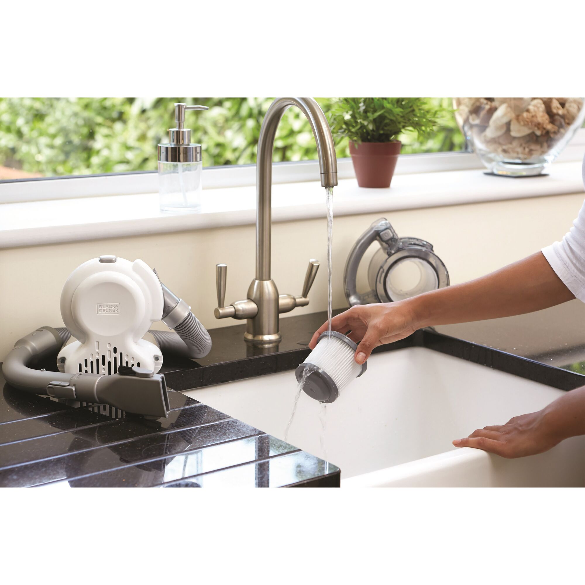 14.4V Lithium Flexi Dustbuster (Hair Removal) | BLACK+DECKER