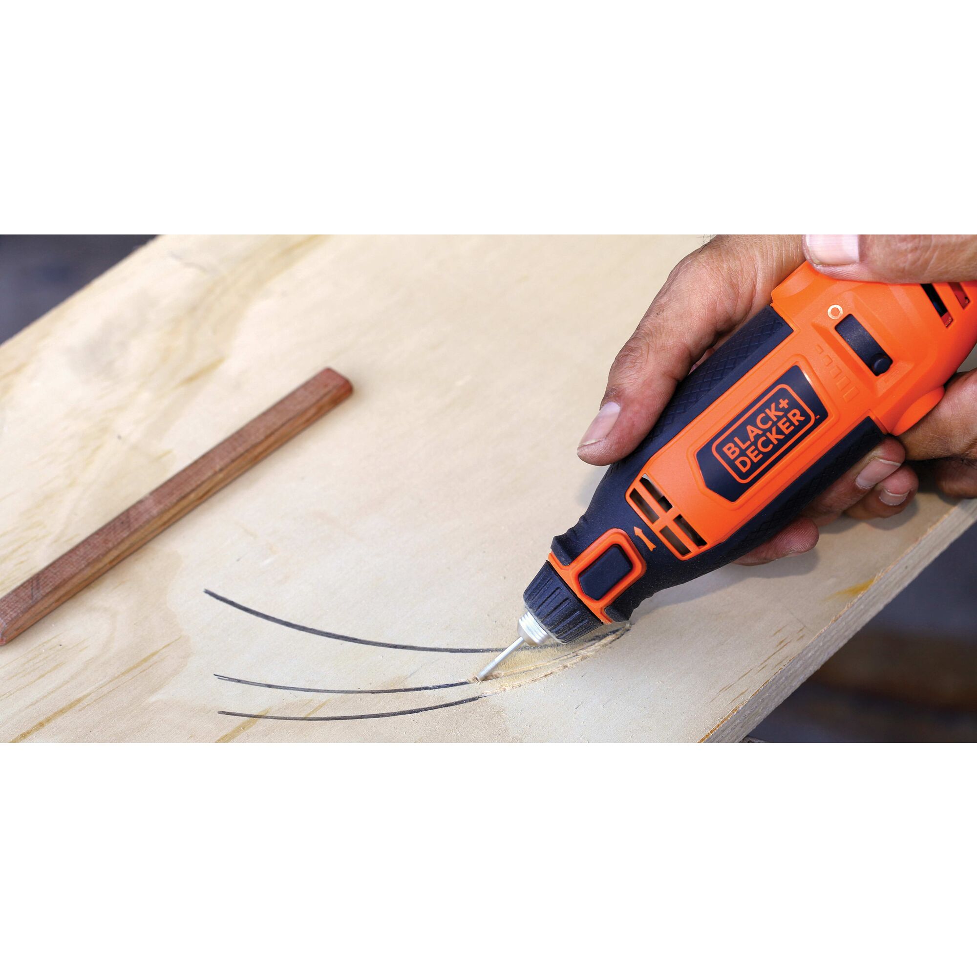 BLACK & DECKER- MINI TORNO 180W