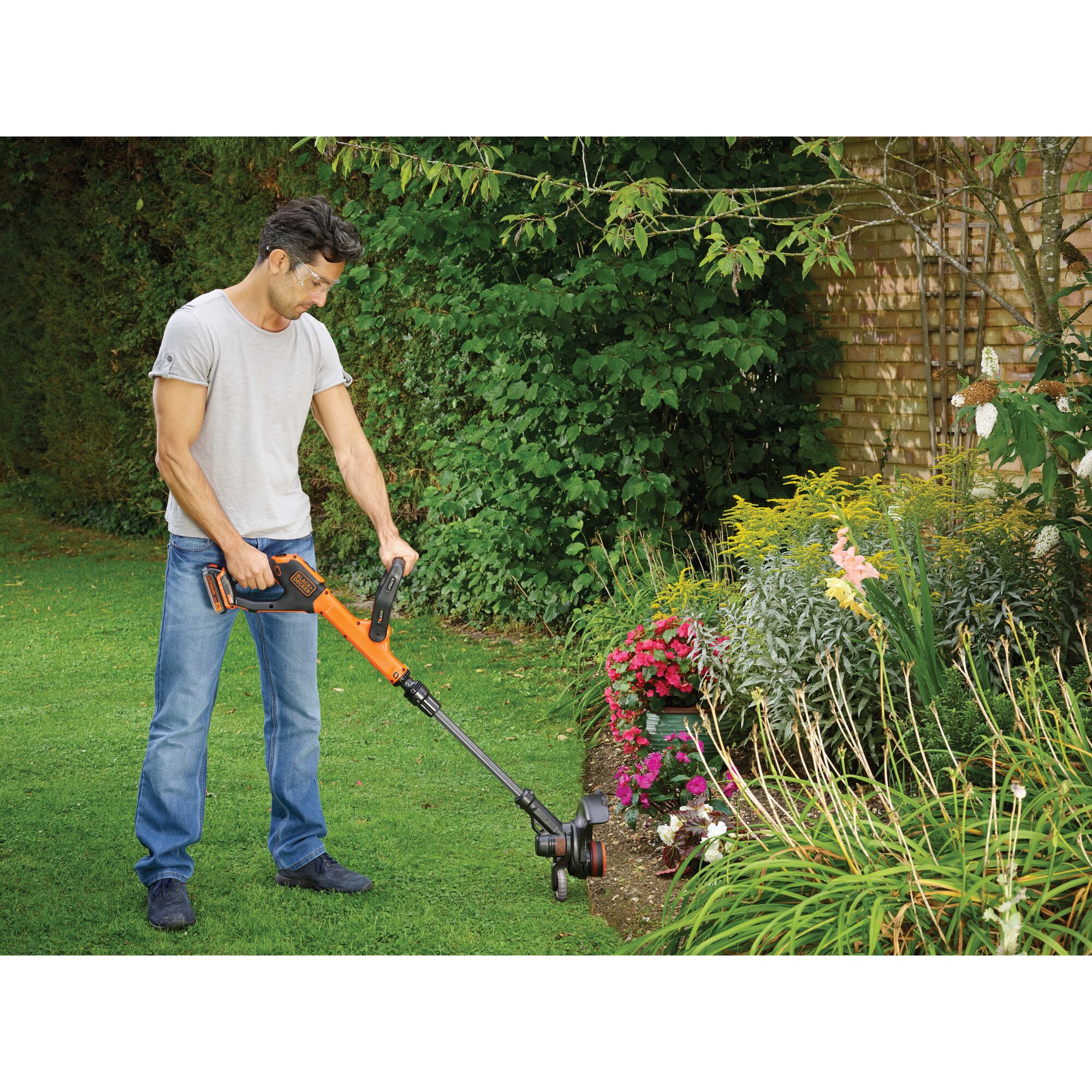 18V Lithium-ion Cordless POWERCOMMAND™ String Trimmer