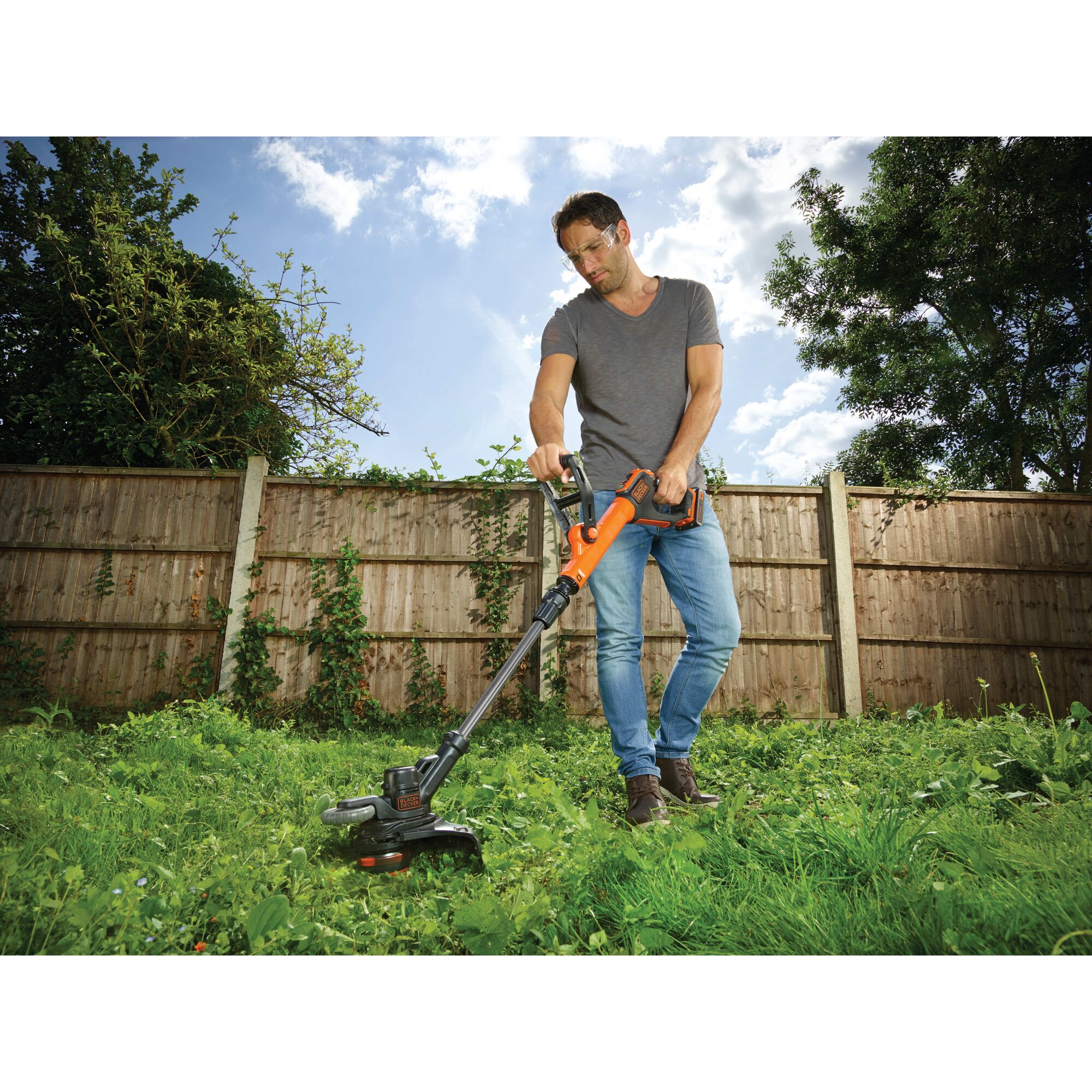 18V Lithium ion Cordless POWERCOMMAND String Trimmer BLACK DECKER