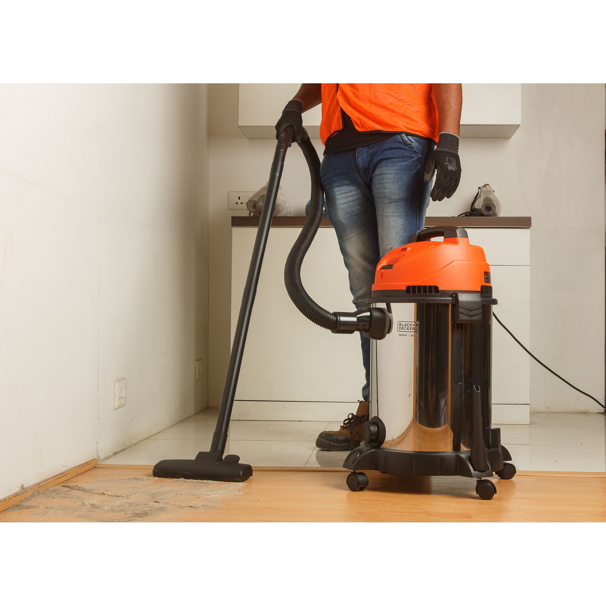 BLACKDECKER WDBDS20 wet and dry vacuum cleaner in use on floor, front angle.